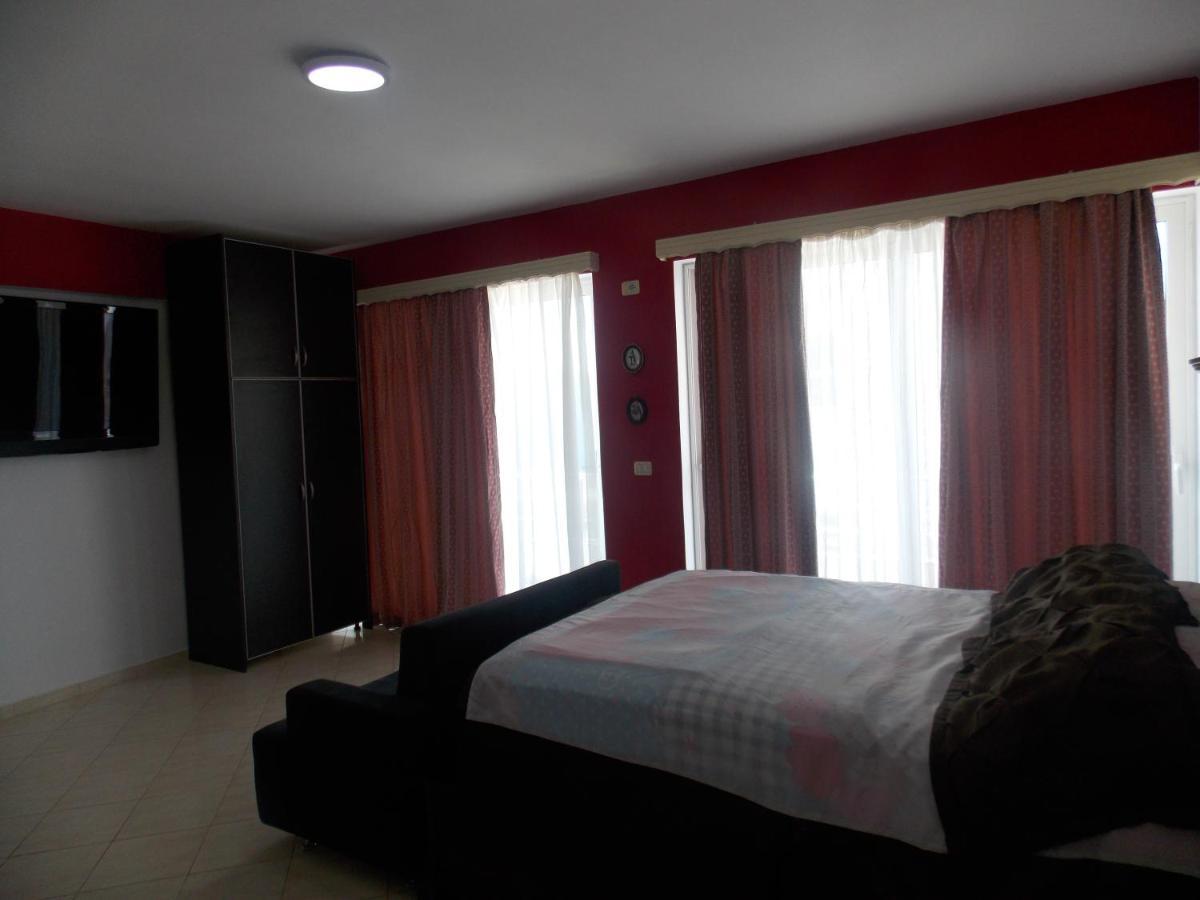 Damian Saranda Hotel ภายนอก รูปภาพ